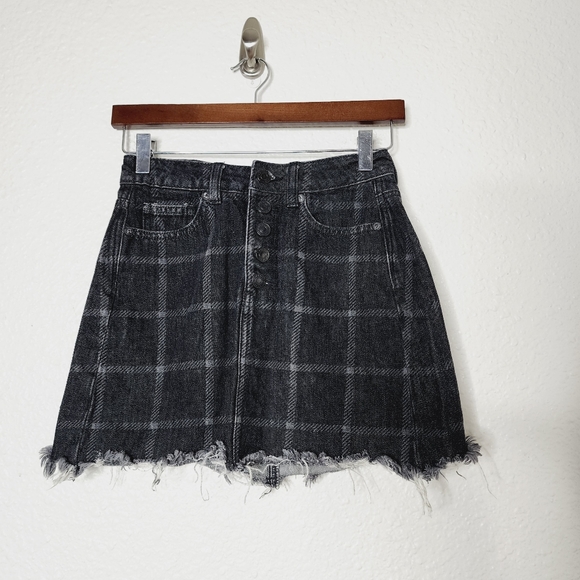American Eagle Super High Waisted Festival Denim Mini Skirt Black Plaid Size 0